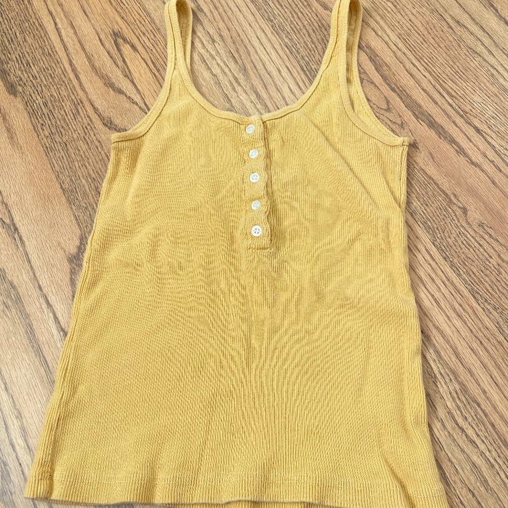 Brandy Melville ribbed yellow tank top 💐